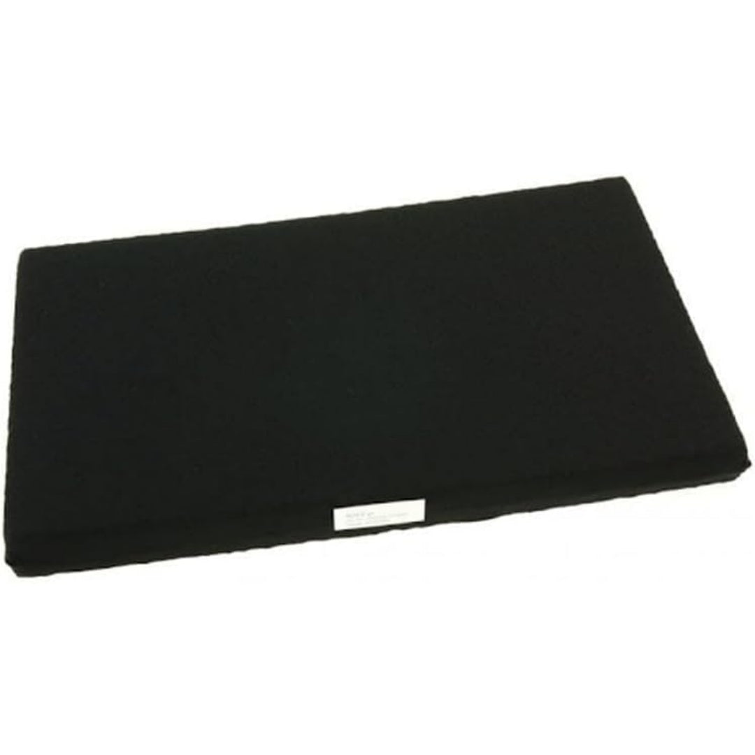 Filtre au charbon actif associant retention de la poussiere au coloris noir